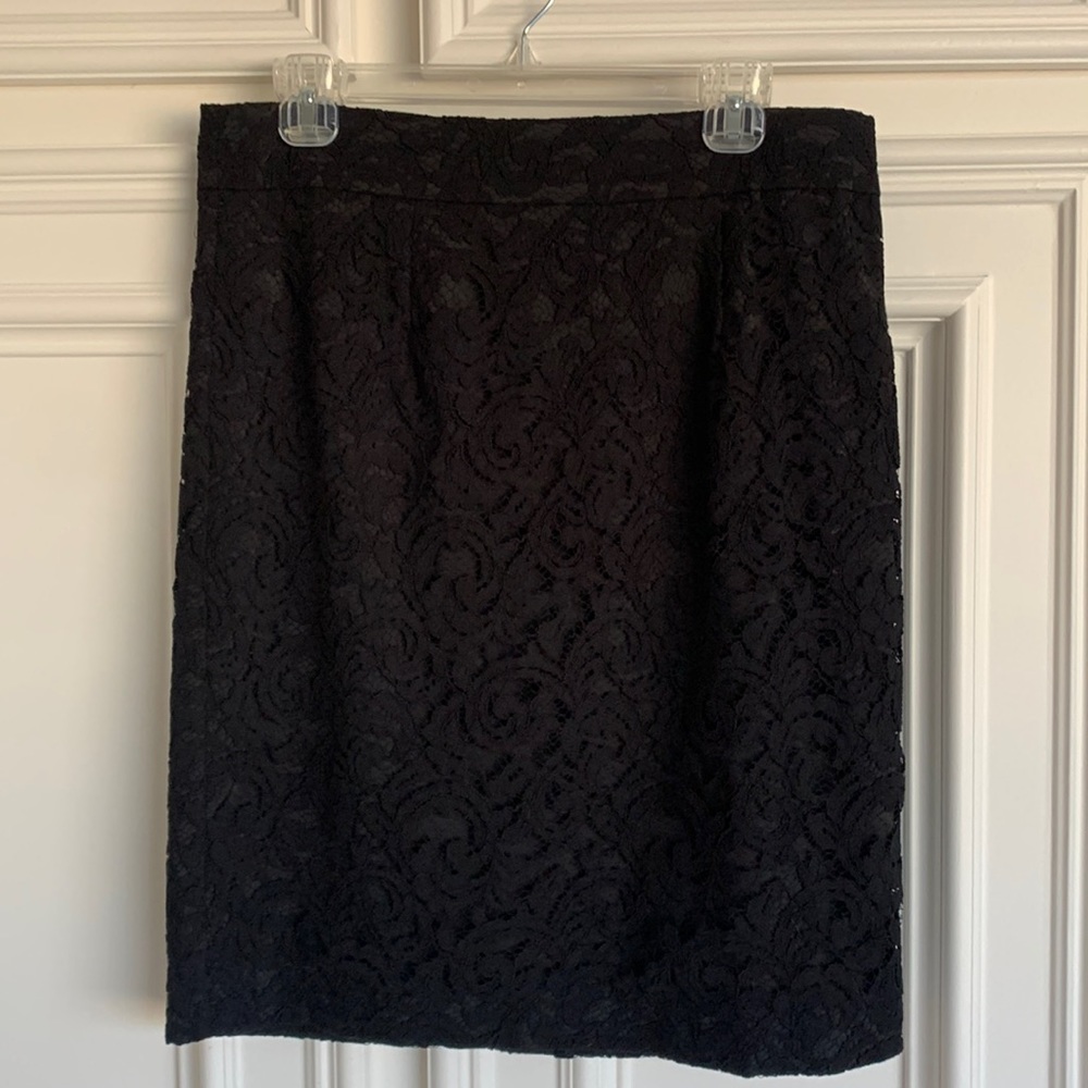 Beautiful lace straight skirt. Only worn once. It’s 16 inches at the waist.